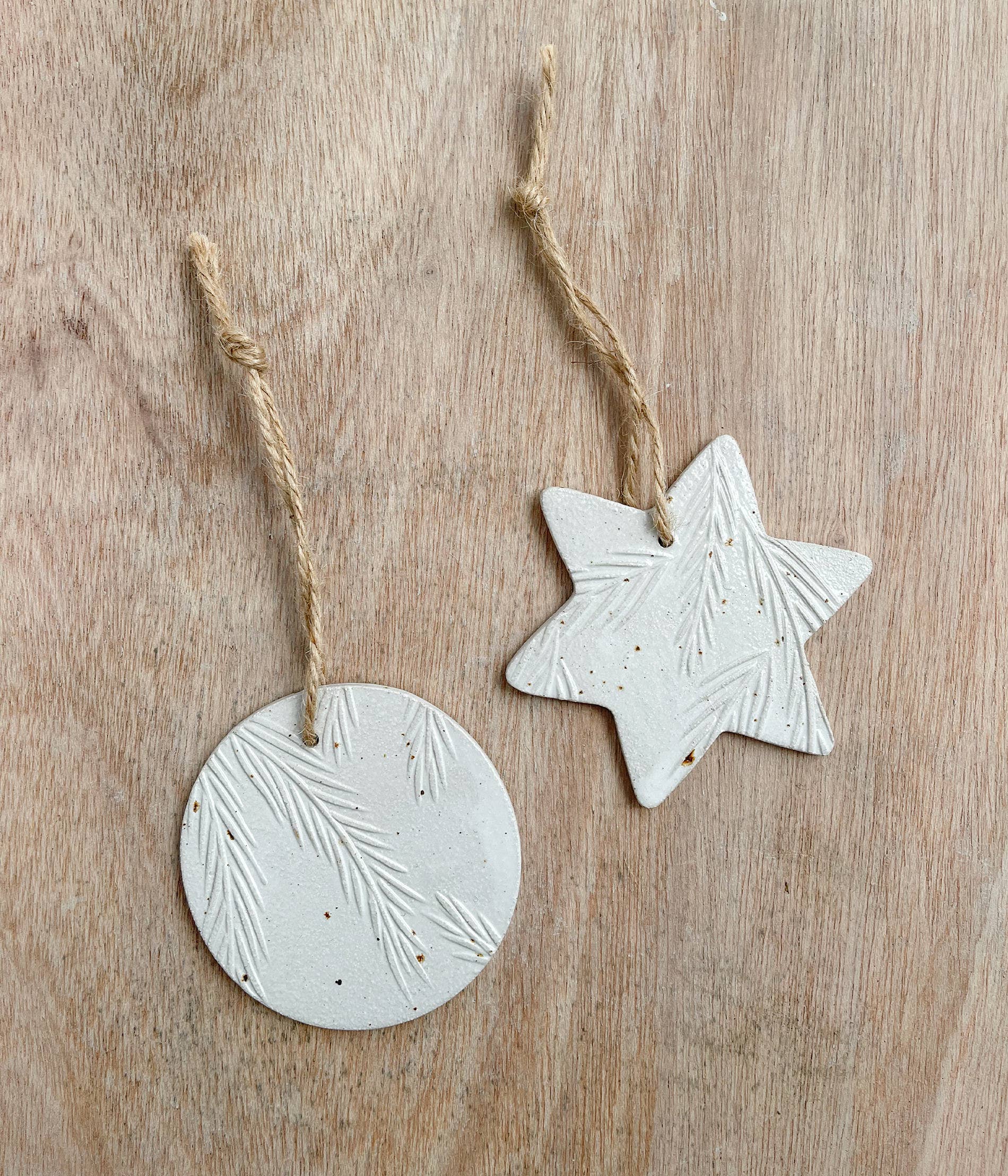KP Studio – wholesale Ornament – Ceramic Christmas Star or Circle  Decoration1