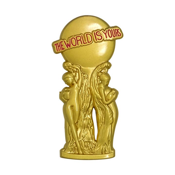 Pin de solapa 3D de la estatua «El mundo es tuyo» para venta al por mayor de Kingpinz