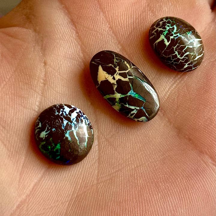 Mandala Gems – Großhandel Spiritueller Stein/Kristall – Seltene Boulder-Opale mit Drachenmuster, Boulder-Opal-Cabochons3