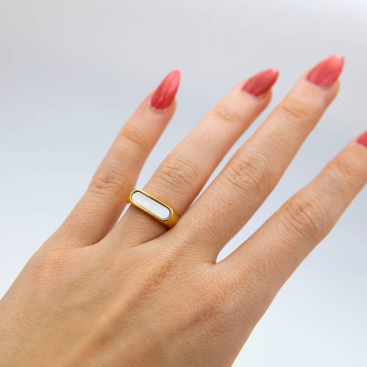 MeloMelo - Wholesale Signet ring - Clementine - Thin Signet Shell Ring3