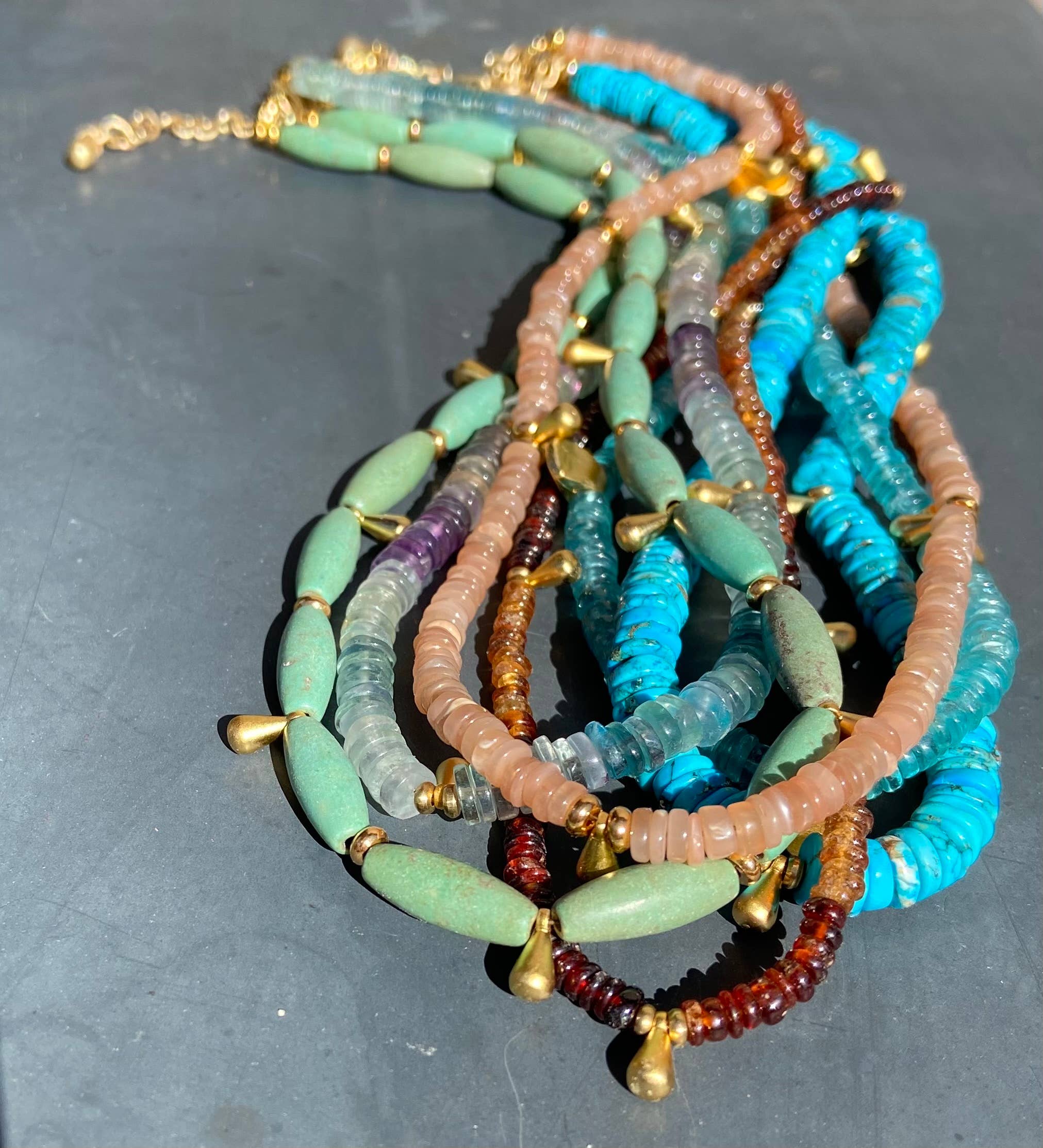 Heather Kahn - Vente Collier de perles - Collier à Couches en Pierre Essentielle3