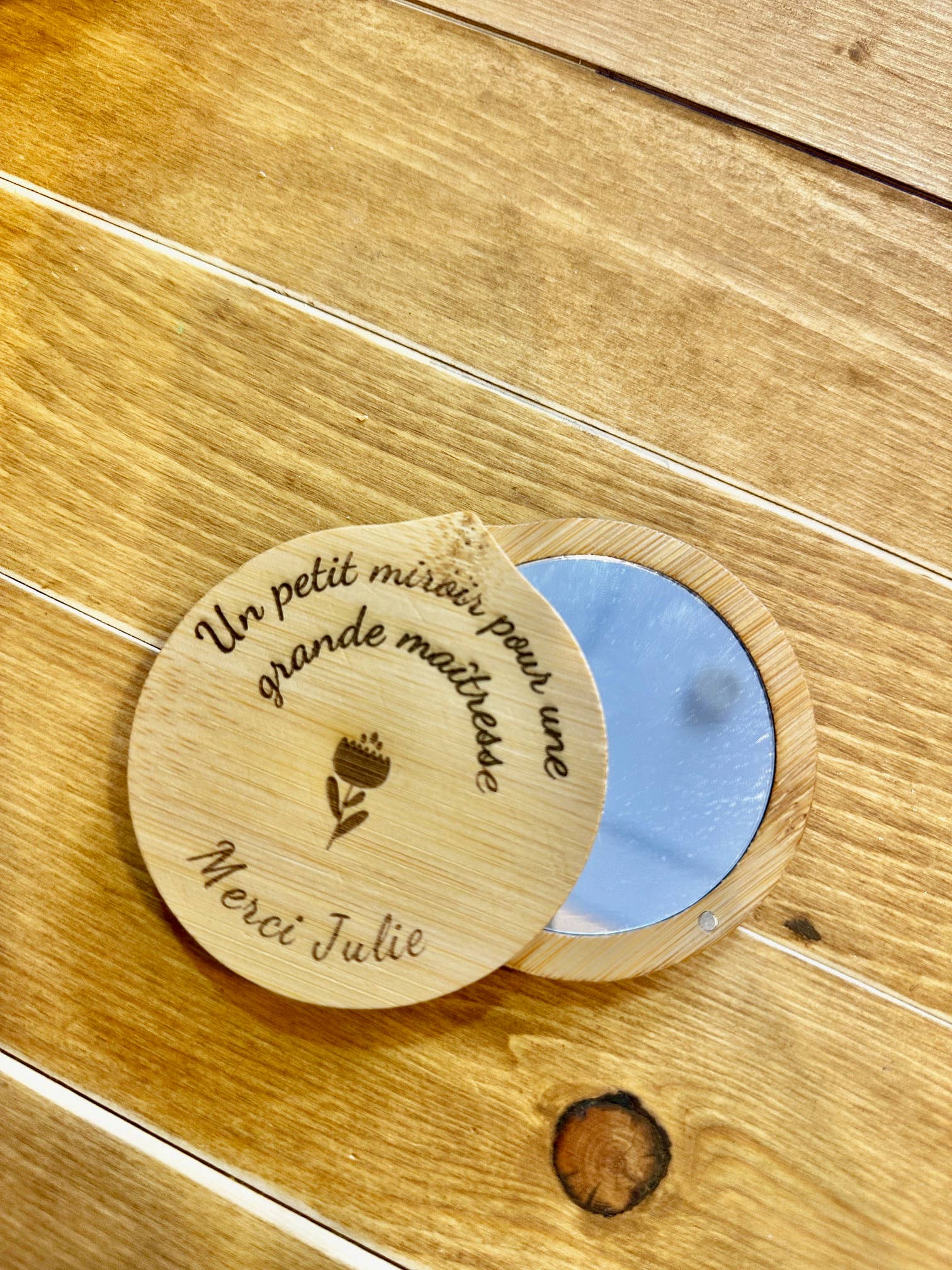 Esprit Cottage - Vente Miroirs de poche - Miroir de poche en bois personnalisable1