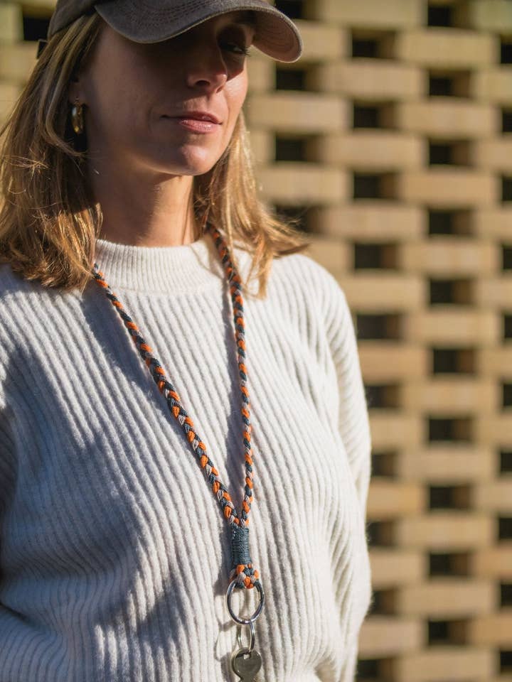 Llavero largo San Sebastián tejido a mano para venta al por mayor de Attached