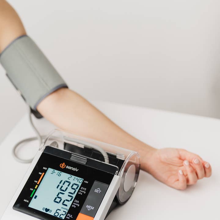 Kanjo - Wholesale First Aid Kit - Sensiv Upper Arm Blood Pressure Monitor2