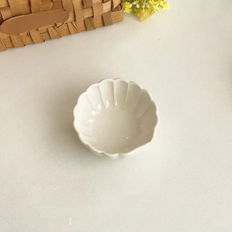 Otterware - Wholesale Condiment/Dip Bowl - Elegant Petal Ceramic Dipping Dishes (Red & White)1