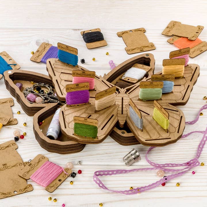 Incluye caja de almacenamiento para manualidades y 33 bobinas para venta al por mayor de HobbyJobby