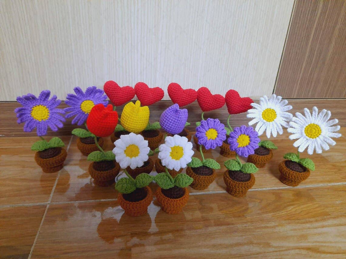 TOMOPOD LLC - Wholesale Artificial Flowers - Mini Crochet Flower Pot, Crochet Sunflower Rose Daisy Plant6