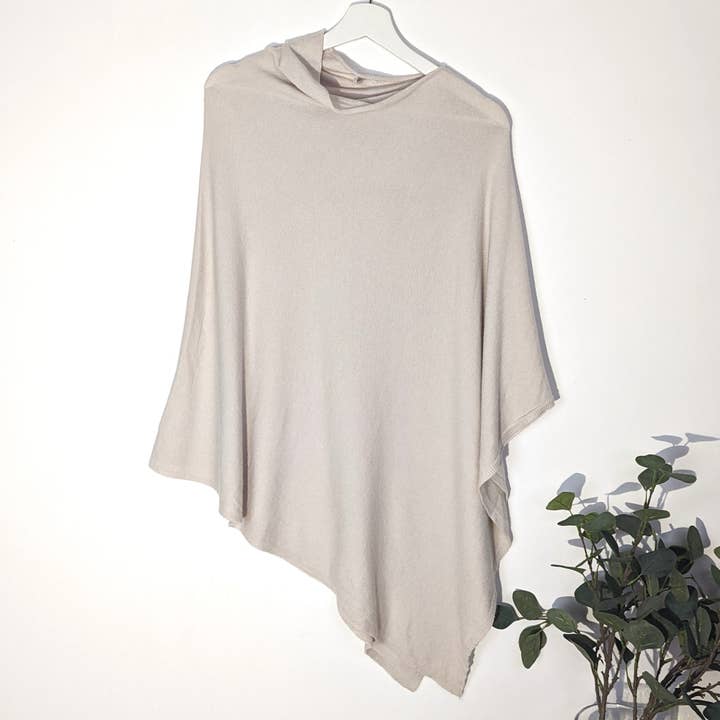 Tempest Designs – wholesale Poncho – Women's – Plain classic fine knit poncho (S-L)3