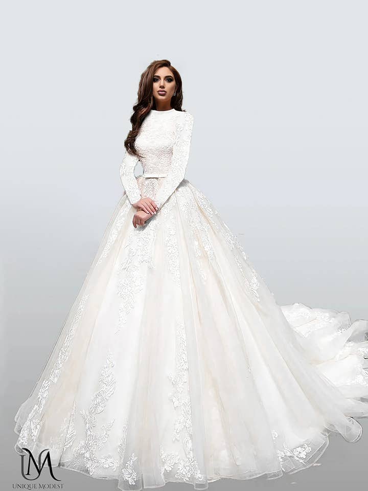 Verónica - Vestido de novia modesto de línea A en satén elegante para venta al por mayor de Unique Modest Bridal