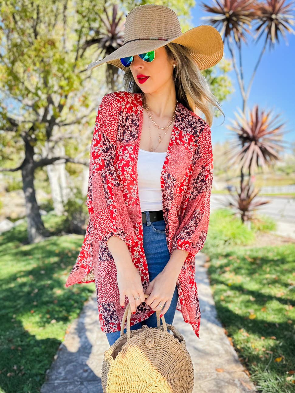 Rouge Kimono en chiffon à imprimé floral multicolore rouge avec manches 3/4 en vente sur Faire5