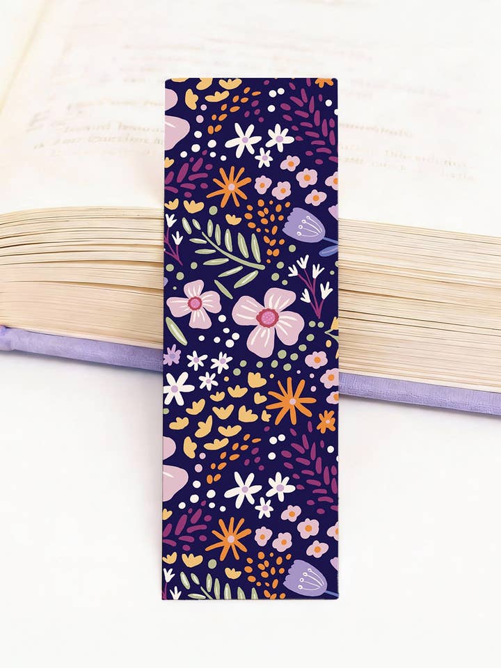 Segnalibro fiori viola amanti dei libri lettura per la vendita all'ingrosso da parte di Aniet Illustration