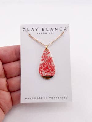 Godisröd Kina Tårdroppe Hängsmycke Halsband med guldtopp för wholesale av Clay Blanca