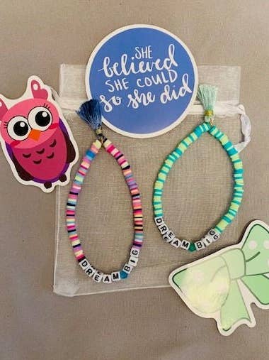 Bracelet à grosses perles Dream pour la vente par Whitney & Willow Collection