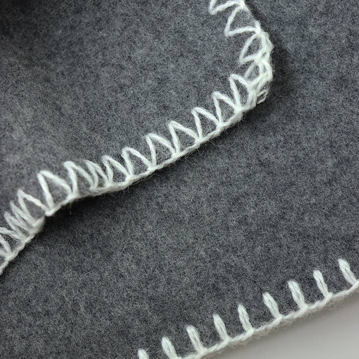 Giardino Segreto - Wholesale Throw Blanket - Pure Wool Blanket PUNTO CAVALLO | Anthracite - Cream3