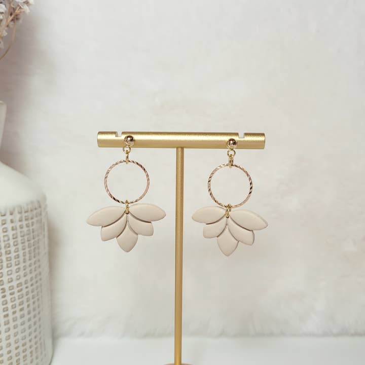 Spiegel Clay - Wholesale Dangle Earrings - Lotus dangle1