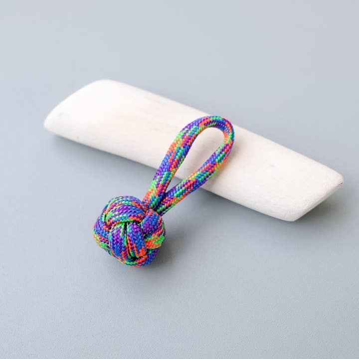 Retro flerfärgad paracord nyckelring för wholesale av La Fabrique du Noeud