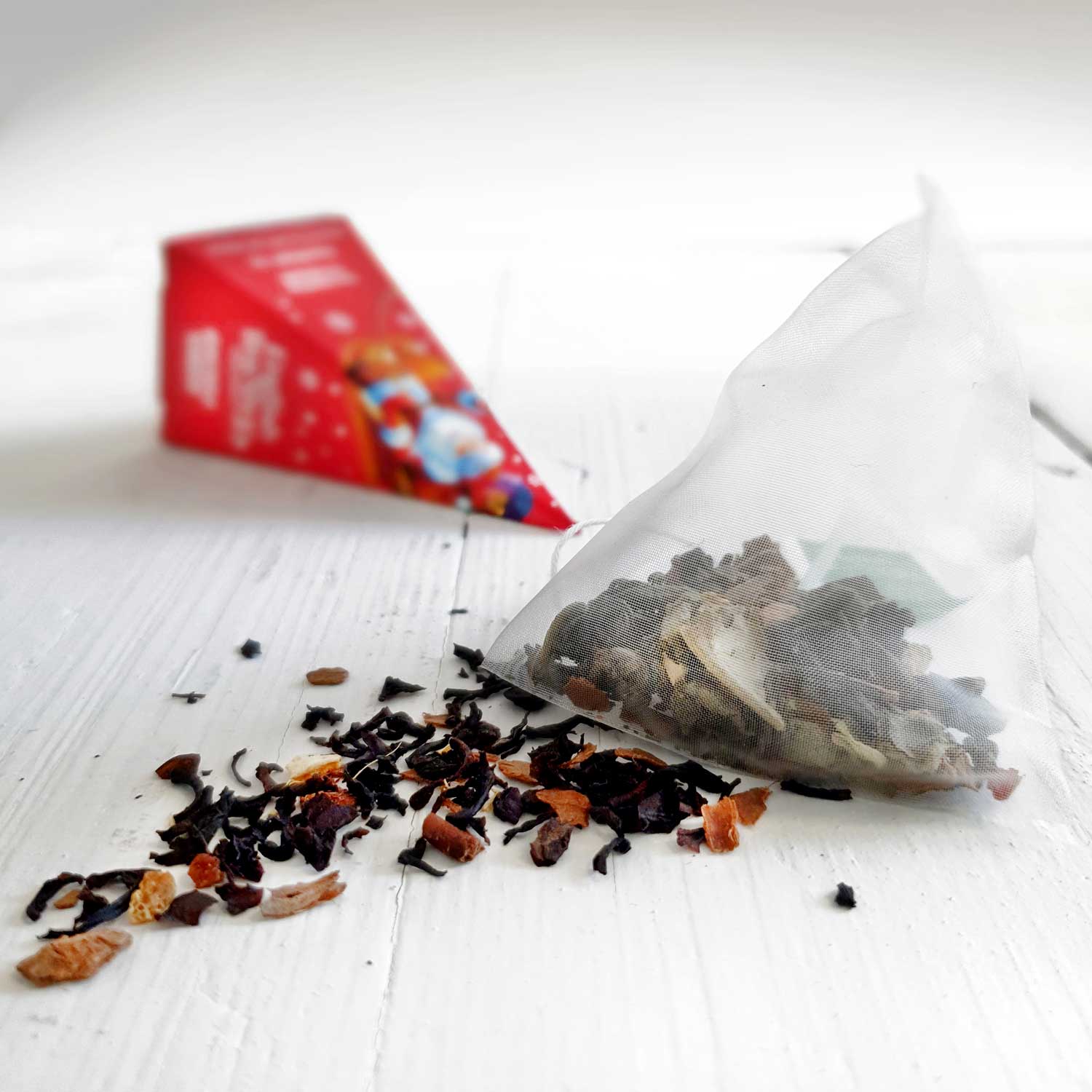 Royal Nature GmbH & Co. KG - Wholesale Tea Bags - ETS - Tea Gift with Bow "Winter Collection, Red", ORGANIC, 12 Pyramid Bags3