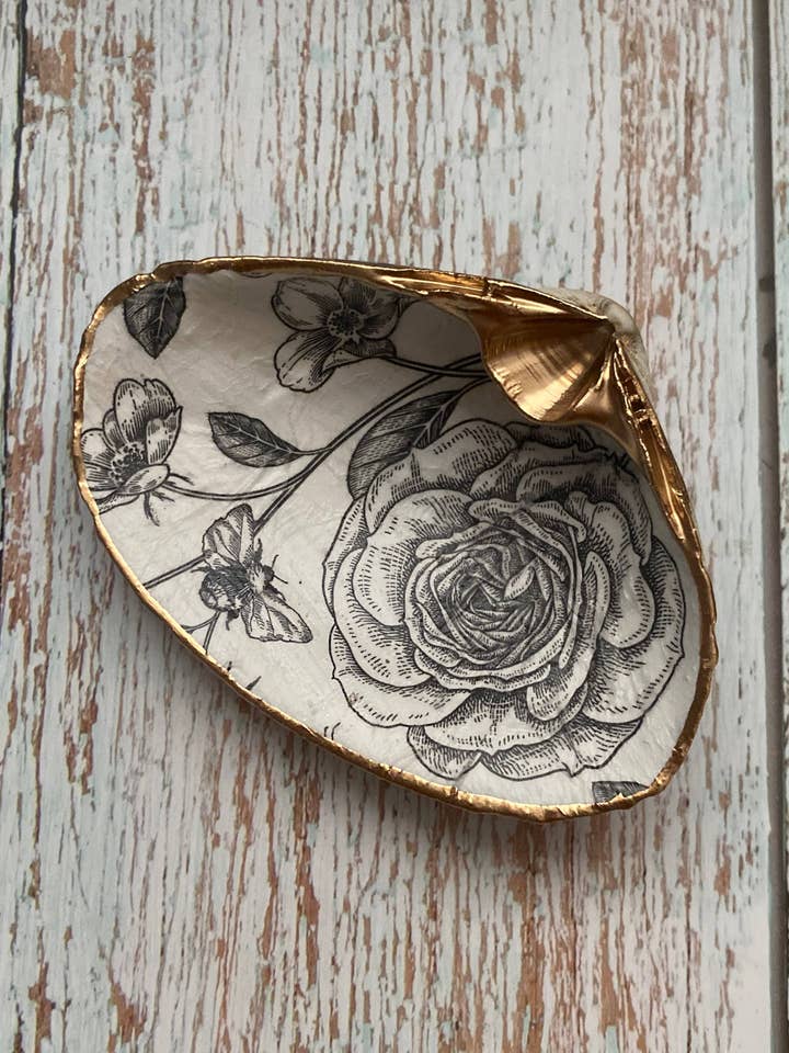 Coquillages Sérénité Roses Noires et Blanches pour la vente par Onic Brands LLC