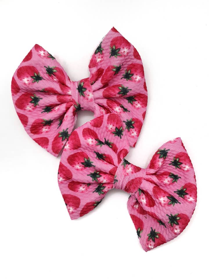 Lazo Strawberry Queen con diseño de fresas para venta al por mayor de Hair Candy Boutique