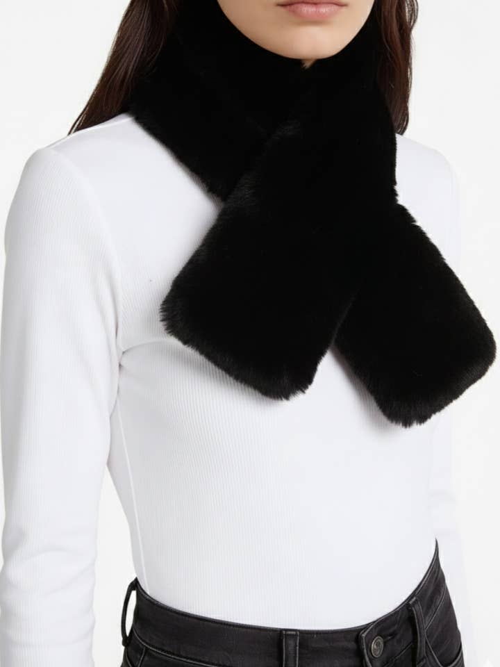 Kimmy Faux Pelskrave - Sort for engroshandel hos Libby Loves