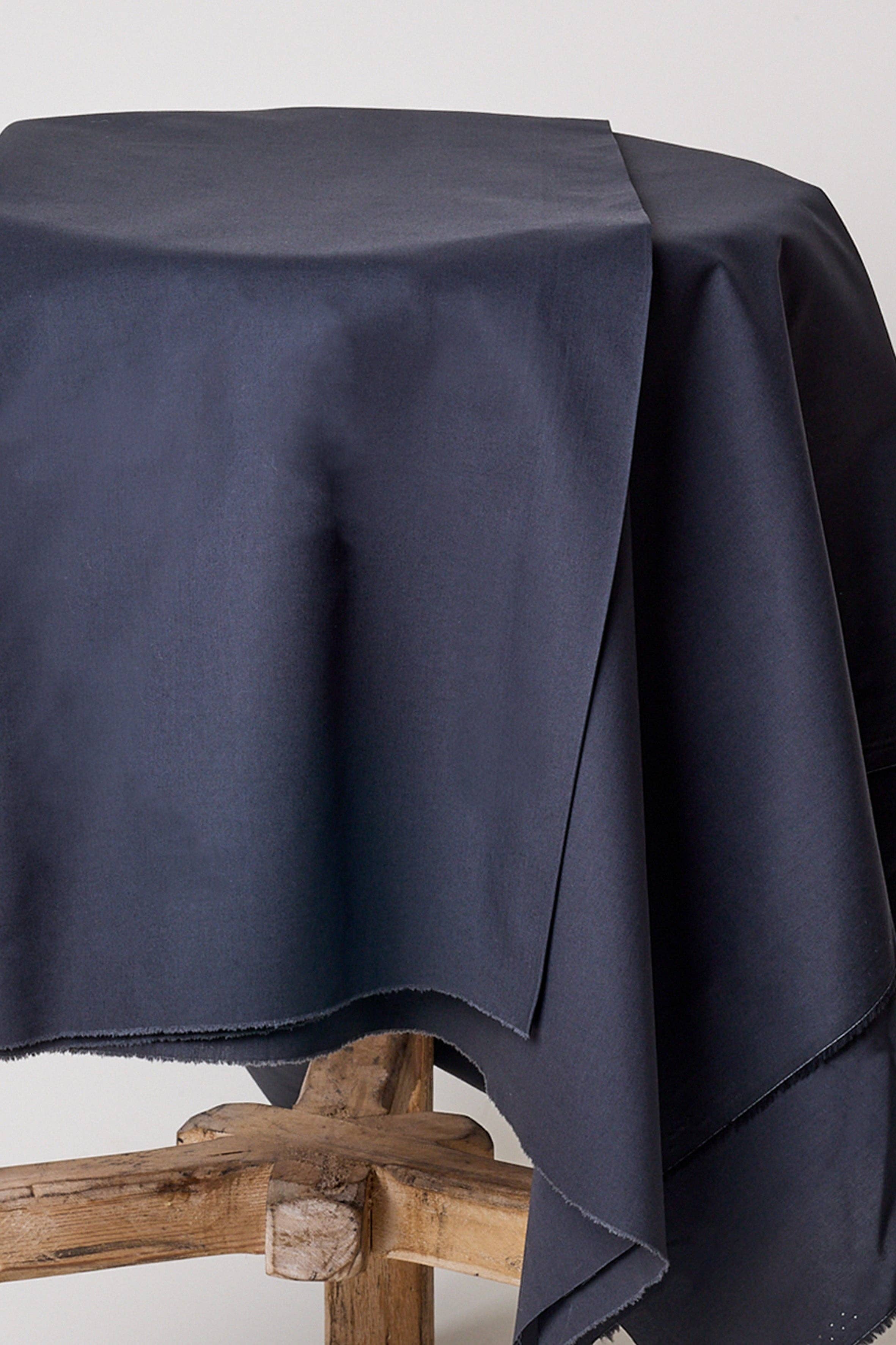 Atelier Brunette - Fabrics & Sewing Patterns Shop - Wholesale Fabric - Poplin Deep Charcoal Fabric0