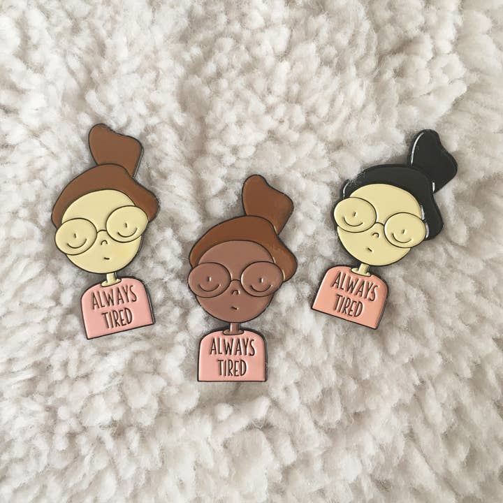 Épinglette en émail toujours fatigué pour la vente par The Avera Boutique