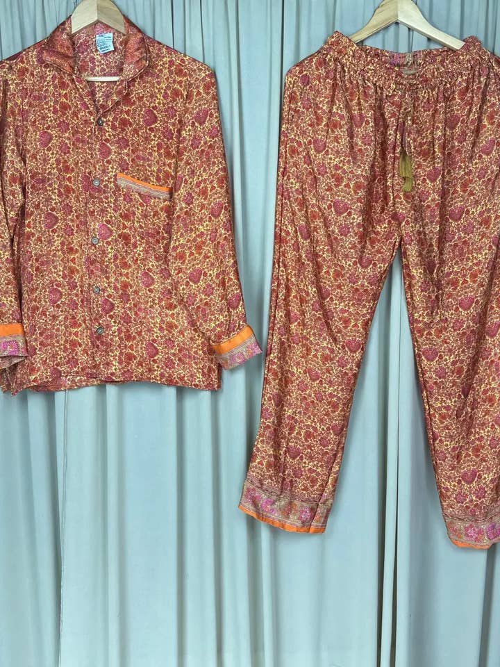 Conjunto de Pijamas de Seda Reciclada, Pijama de Loungewear Sedoso, Tamanho L / XL por atacado de The Eastern Loom