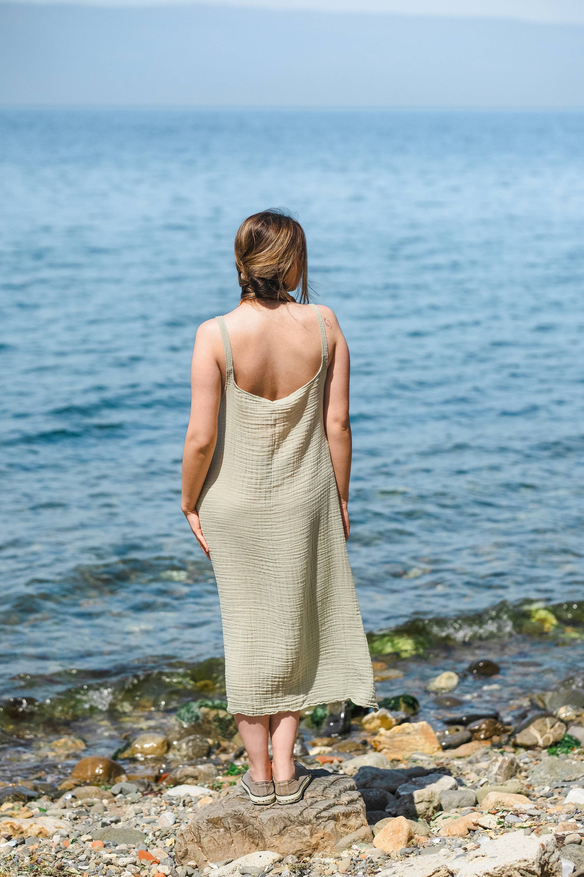 Moa – wholesale Klänning - Dam – Beige ärmlös klänning i dubbel muslintyg5