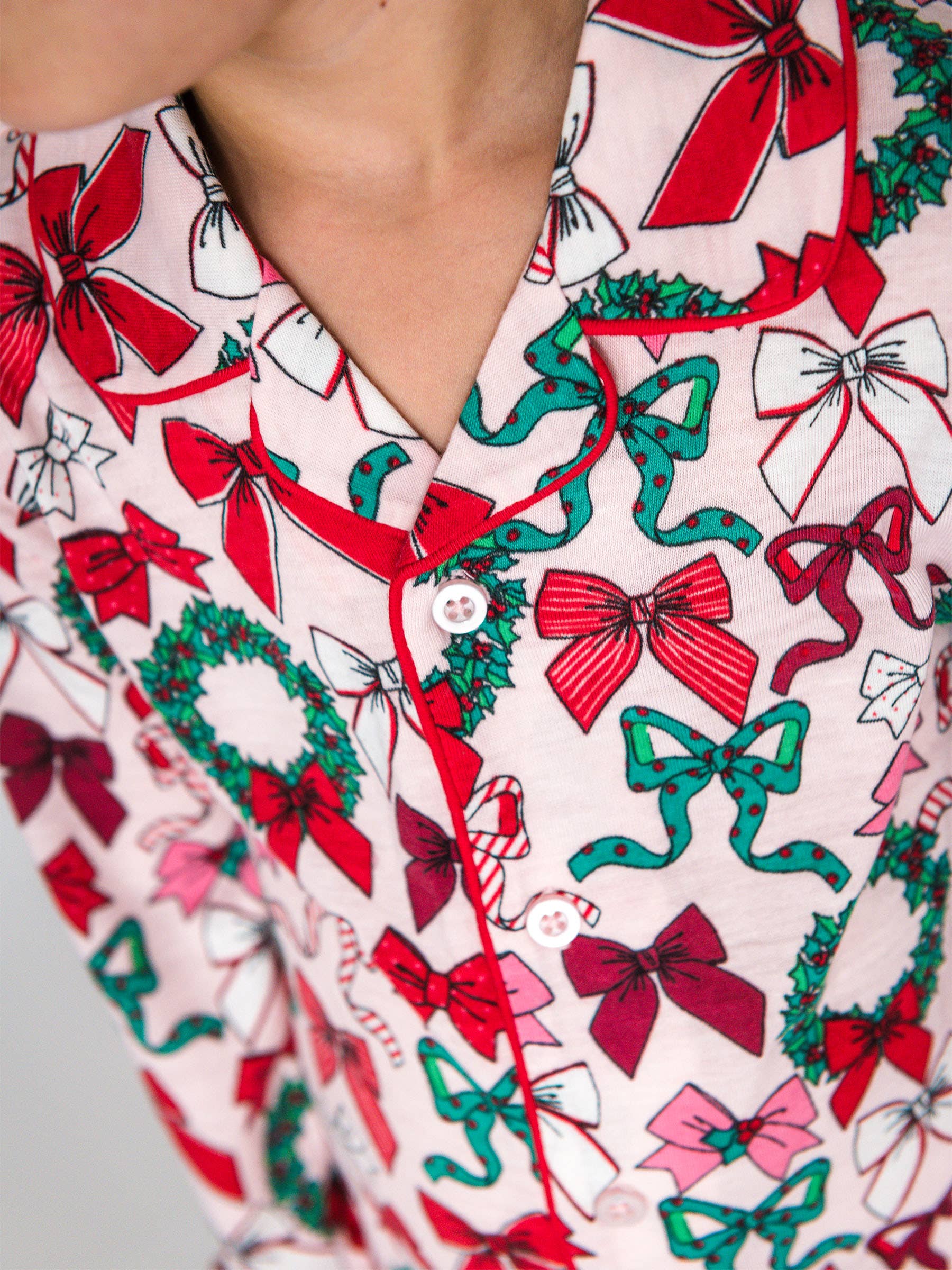 Rose Ensemble de pyjama à volants avec boutons et manches longues SoftSnooze™ pour filles avec nœuds Holly en vente sur Faire5