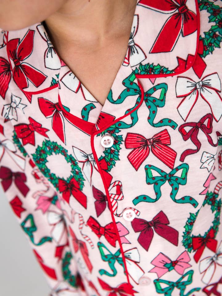 Rose Ensemble de pyjama à volants avec boutons et manches longues SoftSnooze™ pour filles avec nœuds Holly en vente sur Faire5