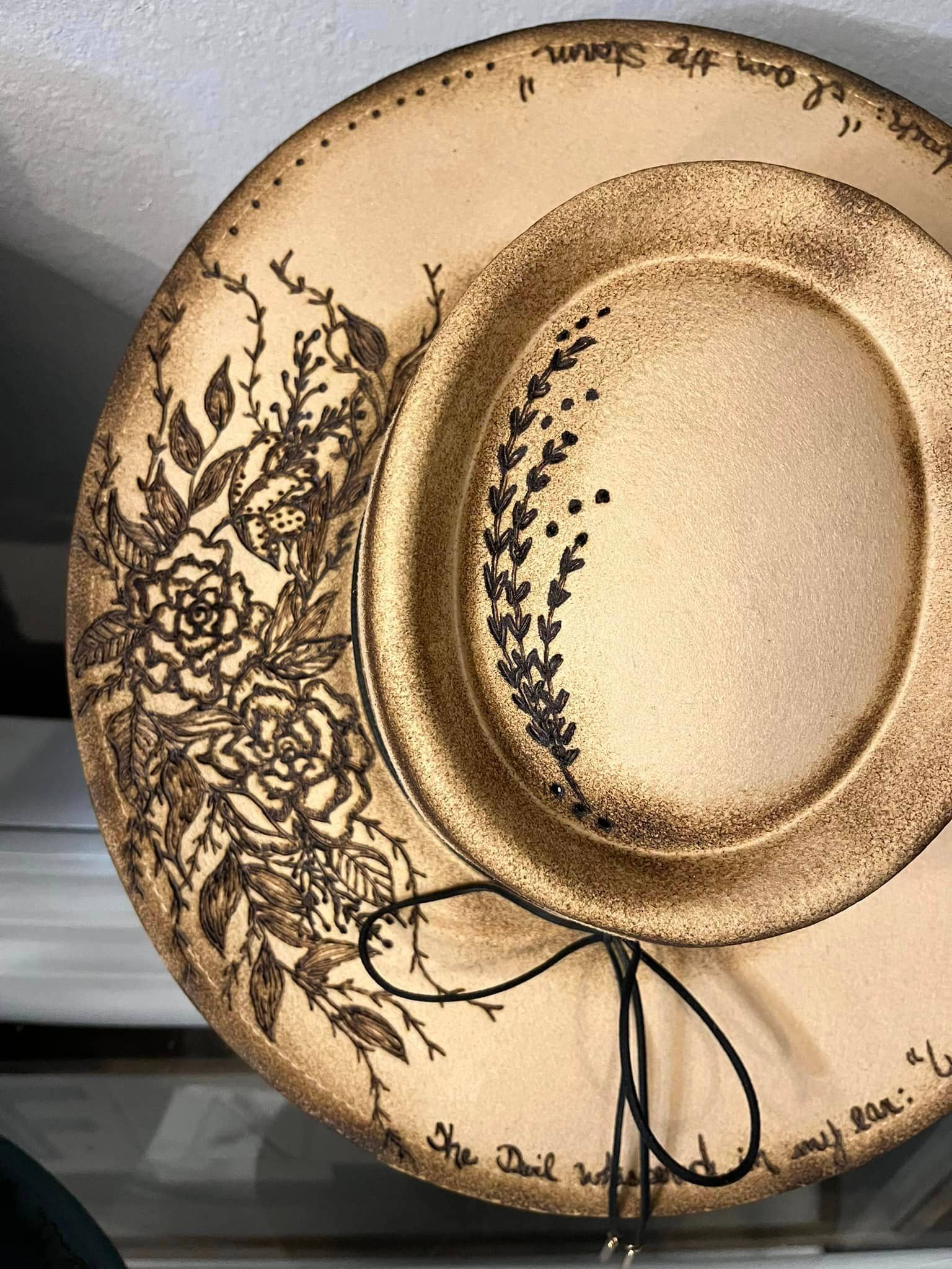 Feathered Gypsy Custom Hats and Boutique - Vente Chapeau de cowboy – femme - Chapeau personnalisé « I Am the Storm »3