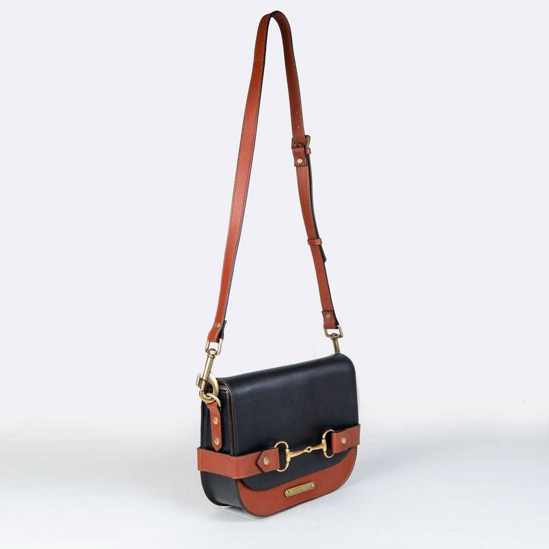 URBAN-EQUESTRIAN - Vendita all'ingrosso Borsa a tracolla - Donna - Saratoga - Borsa a tracolla di lusso in pelle con morsetto per cavallo in cognac su nero8