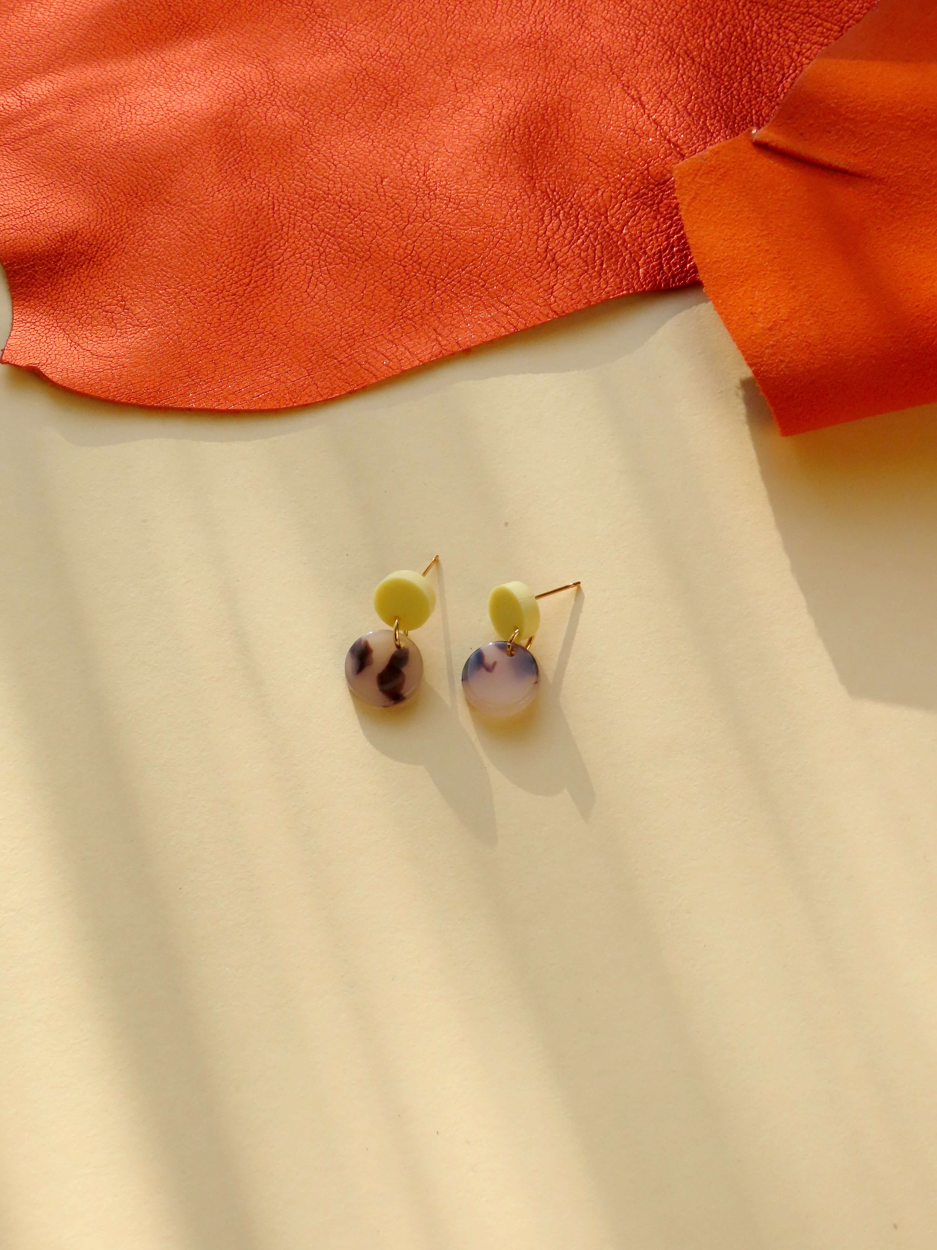 Niemalsmehrohne - Wholesale Stud/Post Earrings - Tiny Leo Dots Statement Earrings in Light Yellow