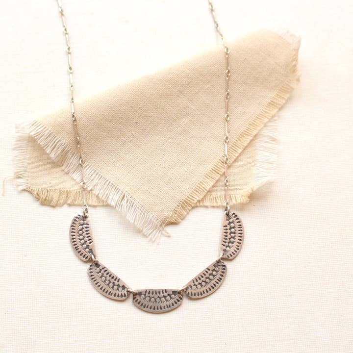 Asmi Halskette mit halbem Kragen, Southwestern Statement-Halskette für den Großhandel von Sarah DeAngelo