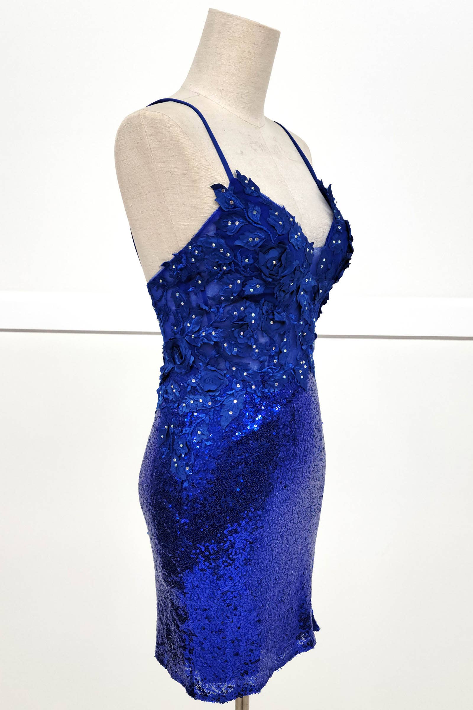 Chicas - Vente Robe – femme - Robe courte à paillettes et broderies florales C80844