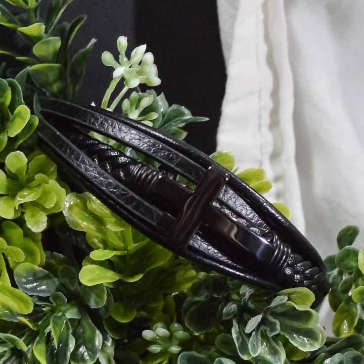 Cross leren armband zwart - Eden Merry Bracelet voor wholesale door Eden Merry Jewelry by James Lawrence