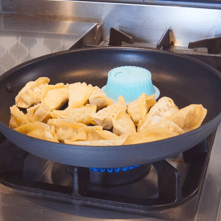 PACUZZI - Wholesale Kitchen Tool/Gadget - Pacuzzi Silicone Skillet Steamer + Bakers Mat