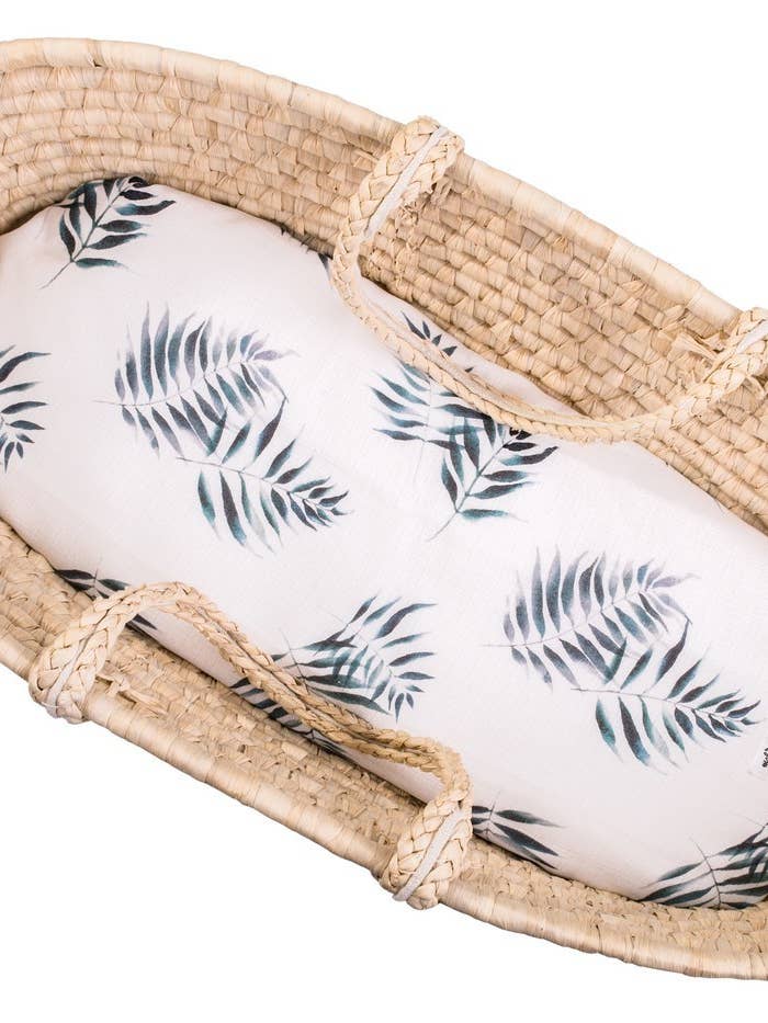 Spannbettlaken aus Bambus für Tragetasche/Moseskorb, Muster Palmen für den Großhandel von Malomi Kids