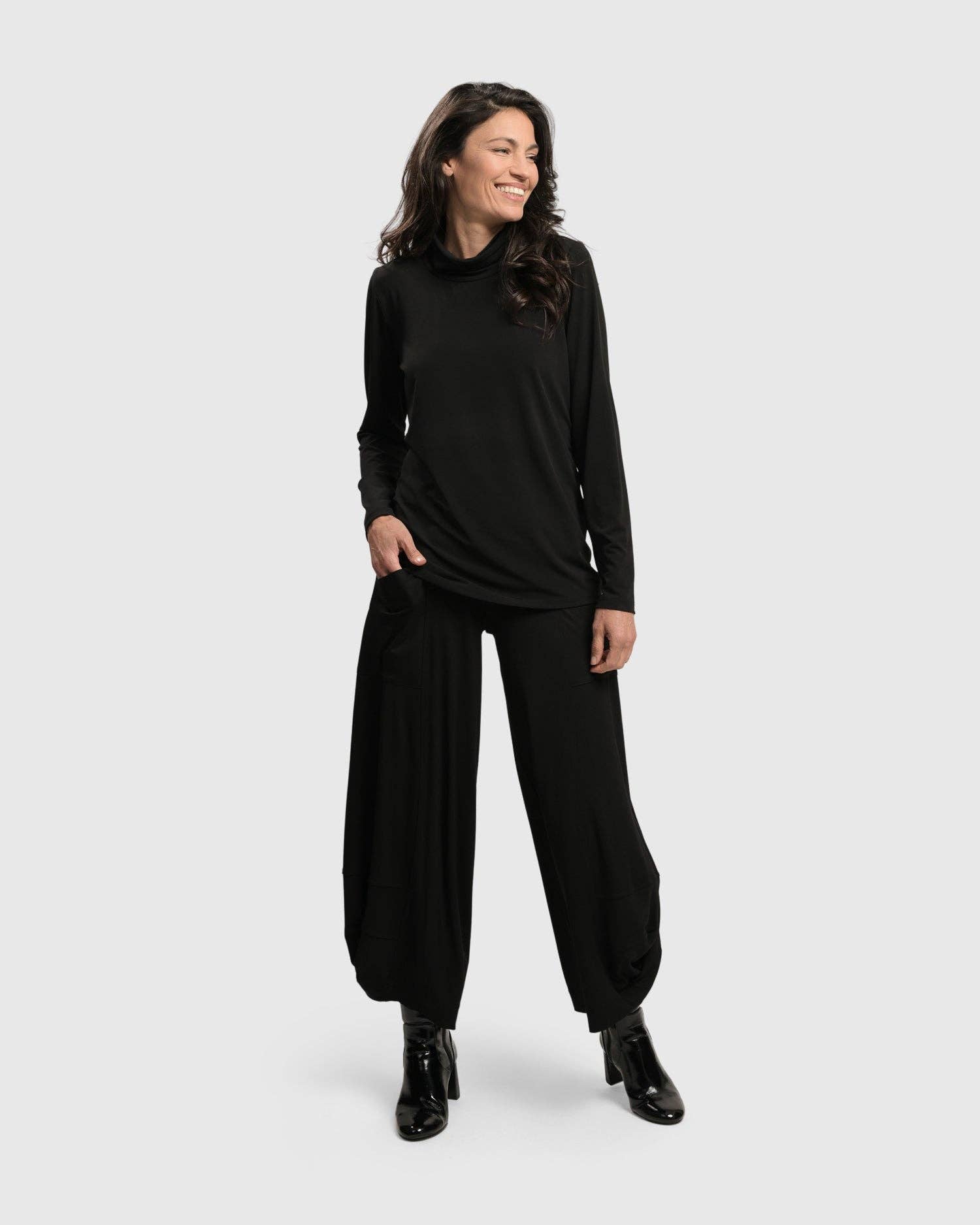 ESSENTIAL PUNTO POCKETS PANTS, BLACK for wholesale on Faire1