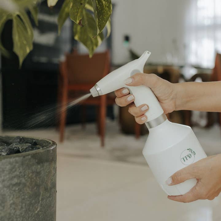 Nebulizzatore ricaricabile elettrico da 1,0L – con modalità getto e nebbia per la vendita all'ingrosso da parte di The Farmer's Daughter