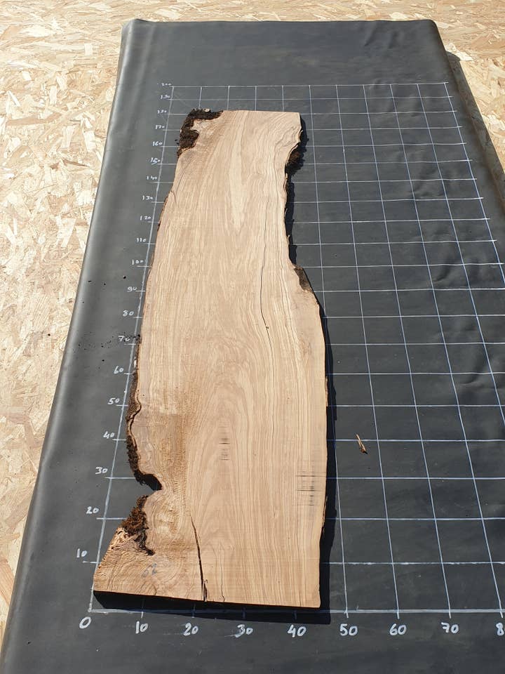 Tavola in legno d'ulivo N°62 per la vendita all'ingrosso da parte di oliepoxy