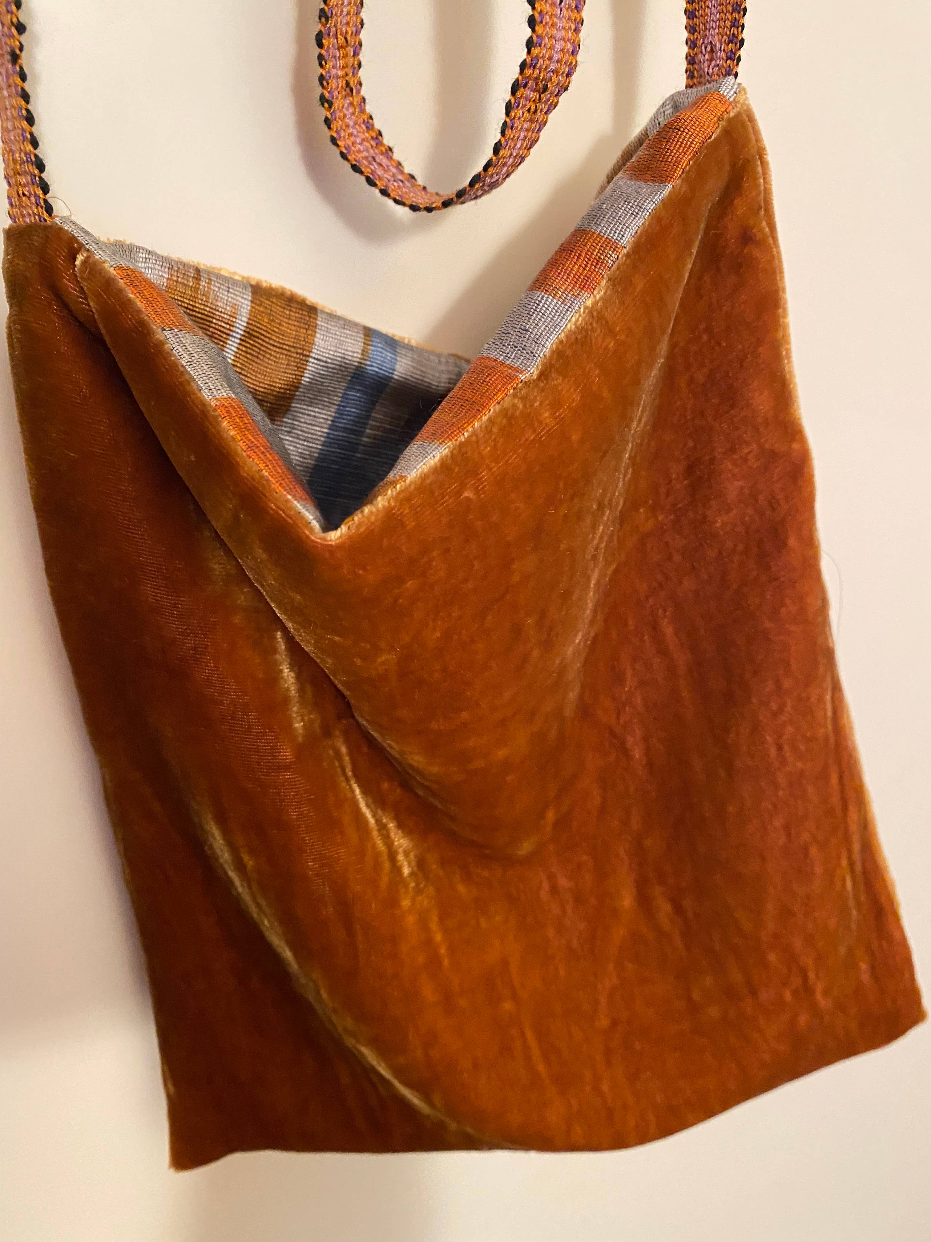 verschiedene Farben Mini-Shopper aus Samt, Handtaschen für den Großhandel auf Faire6