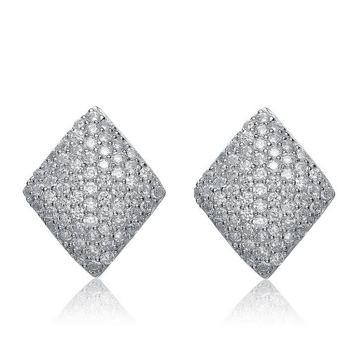 Boucles d'oreilles pavées en forme de diamant plaqué rhodium C.Z. SS (2823) pour la vente par Genevive