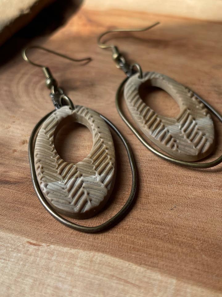 Handgemachte Ohrschmuck für den Großhandel von FINNISHES Designs