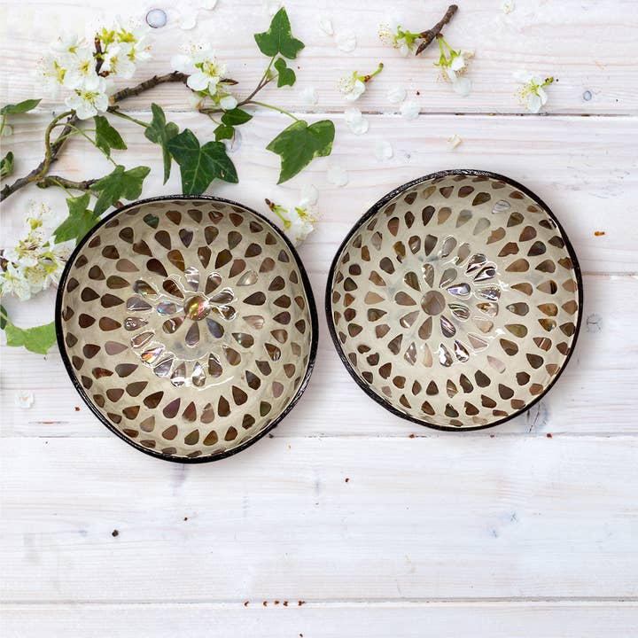 VIE - Wholesale Decorative Plate/Dish/Bowl - Hand-Painted Coconut Bowls, Lacquered, Set of 244