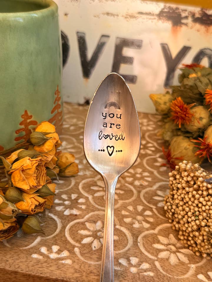 Sei amato, cucchiaio timbrato, vintage, cucchiaio d'amore per la vendita all'ingrosso da parte di The WildSmith