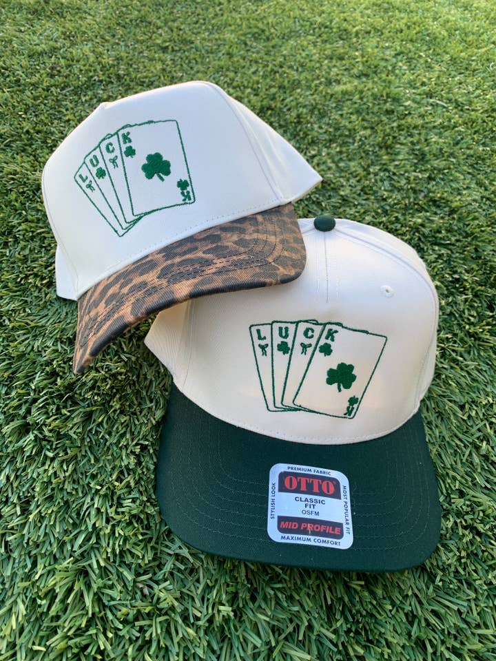 Chapeau brodé Cartes porte-bonheur pour la vente par Cup It Designs