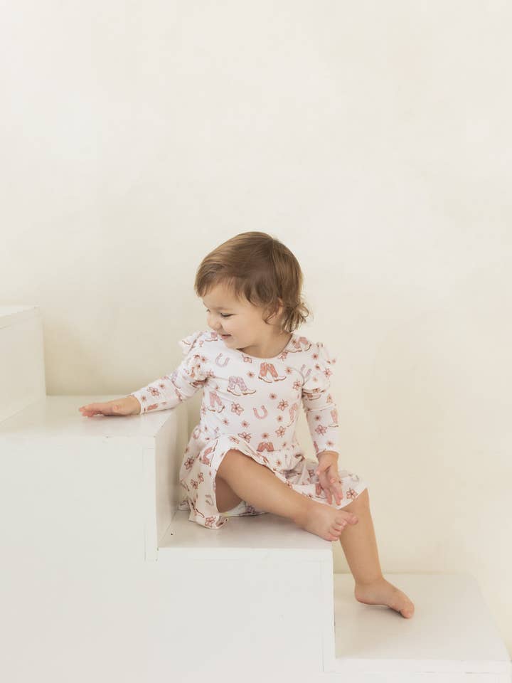 Cowgirl | Bambus-Flatterwirbel-Kleid mit Body für den Großhandel von Baylor Moon