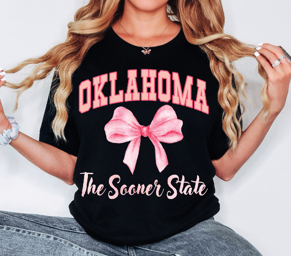 Pressure and Grace - Wholesale T-shirt met print - Dames - Varsity State Coquette Oklahoma0