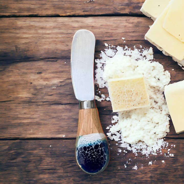 Daphnew Design - Wholesale Cheese Spreader - Butter knife with Ocean Wave Resin